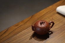 Load image into Gallery viewer, Tongxin She Teahouse Collection | Hand‑crafted by Lu Xinjian · Premium Zhuni Da Hong Pao Squirrel‑Grapes Teapot/松鼠葡萄🍇
