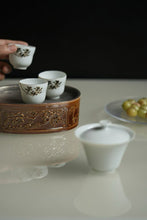 Load image into Gallery viewer, Amber Deer‑Crane Floral Tea Boat / Hu Cheng
A Tea Session Embodies the Poetry of Deer, Cranes and Blossom‑strewn Forests
Recommended by Tongxinshe Teahouse
