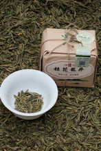 Load image into Gallery viewer, Tongxinshe Teahouse | Presale of Sweet Osmanthus Longjing Tea Launches: A Cup of &quot;Spring Water &amp; Autumn Fragrance&quot; Holds the Essence of Hangzhou&#39;s Autumn桂花龙井
