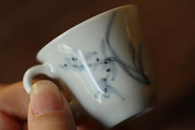 Load image into Gallery viewer, Tongxin She Teahouse | Ting Lan · Blue-and-White Orchid Ear Cups (Limited Edition)
