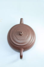 Load image into Gallery viewer, Ling‑Fu Pot · A Treasure of Aged Clay Crafted by Master Hui Xiangyun, 100 cc, from Treasured Aged‑Cured Purple Clay惠祥云
