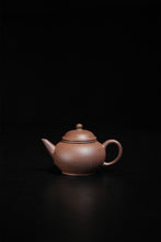 Load image into Gallery viewer, Tongxin She Teahouse｜Handcrafted by the “Clay Collector”The Original Heart of Tea in 200-Year-Aged Purple Clay Shuiping Teapot
