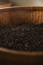 Load image into Gallery viewer, Rare "Niurou" Launched | Tongxinshe Teahouse’s 2025 Niulan Keng Rou Gui with Two Charcoal-Roasted Versions, Presenting Authentic Rock Tea Flavor
