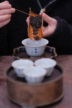 Load image into Gallery viewer, Treasured at Tongxinshe Teahouse: A Brew of 1998 Jiuqu Rou Gui Rock Tea
