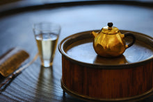 Load image into Gallery viewer, Tongxinshe Teahouse Recommendation | Hong Jike's Formless Pure Gold Teapot, an Intangible Cultural Heritage Masterpiece, a Rare Heirloom for Collection
