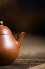 Load image into Gallery viewer, The Pear - shaped Jiangpo Clay Purple Sand Teapot: A Paragon of Elegance in Sand Charm and Tea Aroma, Treasured by Tongxin She Teahouse
