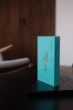 Load image into Gallery viewer, Tea as a Pilgrimage: Tongxin She Presents Kuanlu &quot;Xuanzang&#39;s Journey to the West · Cyan-Blue Edition&quot; Cliff Cinnamon 唐玄奘西行·青蓝版
