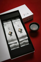 Load image into Gallery viewer, Tea Holds Dao, Fragrance Emerges from Fire – Two High-Fire Rock Teas at Tongxin She Teahouse, For Discerning Tea Lovers Only要悟空，得八戒。
