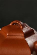 Load image into Gallery viewer, Tongxin She Teahouse Collection: Zhaozhuang Premium Small Red Clay · Shouzhuo Square Teapot (Pang Hongzhi&#39;s 120cc Handmade Work)
