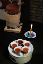 Load image into Gallery viewer, Sixty Years of Ageing｜Tongxin She Teahouse Treasured 1960s Yiwu Vintage Raw Pu‑er Loose‑Leaf Tea
