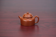 Load image into Gallery viewer, The “De Zhong teapot” with a capacity of 100cc is purely handmade by Teacher Xu Linfeng.
