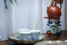 Load image into Gallery viewer, Teacher Ye Xiangkun made a traditional raw sand Zhu ni teapot, a replica of the Qing Dynasty goose egg-shaped teapot, with a capacity of 120cc, and there is only one of its kind.
