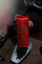 Load image into Gallery viewer, Dragon Horse Greets the New Year, Rock Rhythm Conveys Blessings - Tongxinshe Teahouse 2026 Year Ma Shang You Li Da Hong Pao Gift Box Launches
