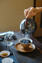 Load image into Gallery viewer, Tea Holds Dao, Fragrance Emerges from Fire – Two High-Fire Rock Teas at Tongxin She Teahouse, For Discerning Tea Lovers Only要悟空，得八戒。
