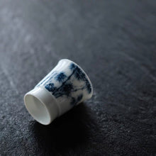 Load image into Gallery viewer, Tongxinshe Elegant Wares · Hand-Painted Blue and White Bamboo &amp; Rock Kung Fu Tea Set from Jingdezhen 景德镇手绘青花竹石功夫茶组
