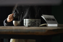 Load image into Gallery viewer, Ink-colored Landscape Copper-top Tea Boat Tongxinshe Teahouse Recommendation A tea session, with mountains and rivers captured on the vessel. 墨彩山水铜面茶船/壶承
