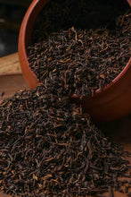 Load image into Gallery viewer, Aged Fragrance, Craftsmanship Legacy: Tasting of Tongxinshe Teahouse's 90s Vintage Imperial Pu'er Ripe Tea
