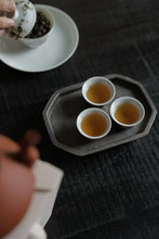 Load image into Gallery viewer, Tongxinshe Teahouse Recommends: Purple Clay Octagonal Four-legged Tea Boat – The Quiet Stability Hiding in the Tea Setting
