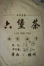 Load image into Gallery viewer, Tongxin She Teahouse | Tasting and Sharing of the 1994 Old Liubao Tea: The Warmth and Charm Precipitated by Time
