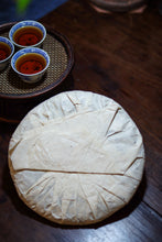 Load image into Gallery viewer, A 1998 China Tea Spring Tip: Savoring 27 Years of Aged Fragrance at Tongxinshe Teahouse珍藏品
