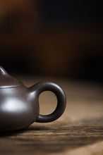 Load image into Gallery viewer, Treasure Recommendation of Tongxin She Teahouse: Master Xu Meiping&#39;s Han Tang Shi Piao Teapot
