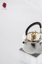 Load image into Gallery viewer, Tongxin She Teahouse | Pure Silver Teapot from Hongji Treasures of a Century-old Brand, Showcasing the Beauty of Exquisite Tea Ware
