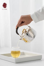 Load image into Gallery viewer, Tongxin She Teahouse | Pure Silver Teapot from Hongji Treasures of a Century-old Brand, Showcasing the Beauty of Exquisite Tea Ware
