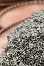 Load image into Gallery viewer, Tongxin‑She Tea House · 9‑Times Scented Jasmine King Silver Needle, Fuzhou 2026 茉莉针王
