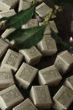 Load image into Gallery viewer, A Ruby Hue Holds Autumn&#39;s Essence: Tongxinshe Teahouse Presents Limited-Edition &quot;Jiuqu Hongmei&quot; for Autumn 九曲红梅
