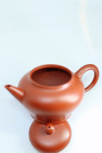 Load image into Gallery viewer, Xiangyun Vermilion Clay Teapot · Noble Elegance from Old Huangshan Mine惠祥云。
