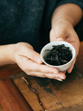 Load image into Gallery viewer, Limited-Time New Product Offer: Golden Elegance Meets Rock Rhythm – Tongxinshe Teahouse Launches 2025 Wuyi Rock Tea Jinxuan/金萱
