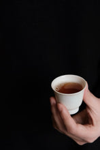 Load image into Gallery viewer, Plum Spirit Meets Cliff Charm: A Tasting Note of Tongxin She&#39;s 2025 Ancient Old Bush Xiangtianmei Oolong
北斗峰老枞向天梅
