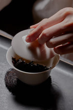 Load image into Gallery viewer, Tongxin She Teahouse: The Horseshoe Gaiwan - An Elegant Choice in Ancient Rhythm and Tea Fragrance
