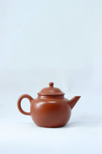 Load image into Gallery viewer, Tongxinshe Teahouse Collection: The Smallest Handmade Zhu Ni Teapot Online with Matching Landscape Cup
