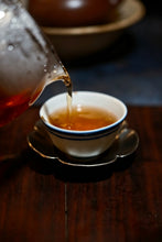 Load image into Gallery viewer, Tongxin She Tea House Exclusive Release | 1999 Yiwu Zheng Mountain Aged Raw Pu'er Tea, Hand-Signed Version by Master Du Qiongzhi
