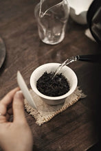 Load image into Gallery viewer, Plum Spirit Meets Cliff Charm: A Tasting Note of Tongxin She&#39;s 2025 Ancient Old Bush Xiangtianmei Oolong
北斗峰老枞向天梅
