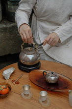 Load image into Gallery viewer, The Beauty of the Silver Teapot in the Autumn Courtyard&#39;s Elegant Rhyme/Qiu Ting pure silver teapot
