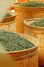 Load image into Gallery viewer, Tongxin She · Dual Masters&#39; Co-branded Limited Edition White Tea | Tin Caddy Preserves Treasure, Time Condenses Fragrance
