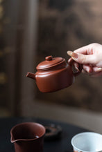 Load image into Gallery viewer, Tongxin She Teahouse New ArrivalHuanglongshan Red Skin Dragon Dezhong Purple Clay Teapot: A Gem Among Clays, A Gentleman Among Vessels
