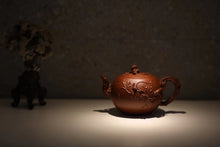 Load image into Gallery viewer, Tongxin She Teahouse Collection | Hand‑crafted by Lu Xinjian · Premium Zhuni Da Hong Pao Squirrel‑Grapes Teapot/松鼠葡萄🍇
