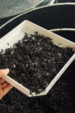 Load image into Gallery viewer, Limited-Time New Product Offer: Golden Elegance Meets Rock Rhythm – Tongxinshe Teahouse Launches 2025 Wuyi Rock Tea Jinxuan/金萱
