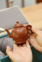 Load image into Gallery viewer, The Tongxin She Teahouse&#39;s treasured teapot: Master Ye Xiangkun&#39;s handmade pear skin zhu clay small coal mine teapot.
