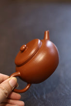 Load image into Gallery viewer, Tongxin Teahouse Teaware Recommendation Aged Red Clay Flat-Cover Lotus Seed Teapot | 150cc
