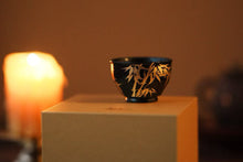 Load image into Gallery viewer, Tongxinshe Teahouse Recommendation:  Ink Rhythm Golden Bamboo Faceted Cup – Black Jade Holds the Fragrance, Golden Bamboo Mirrors the Tea
