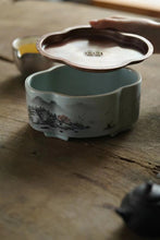 Load image into Gallery viewer, Ink-colored Landscape Copper-top Tea Boat Tongxinshe Teahouse Recommendation A tea session, with mountains and rivers captured on the vessel. 墨彩山水铜面茶船/壶承
