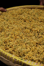 Load image into Gallery viewer, Tongxinshe Teahouse | Presale of Sweet Osmanthus Longjing Tea Launches: A Cup of &quot;Spring Water &amp; Autumn Fragrance&quot; Holds the Essence of Hangzhou&#39;s Autumn桂花龙井
