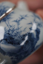 Load image into Gallery viewer, Modest Mind Embraces Bamboo, One Pot Hides Timeless Charm
——Tongxin Teahouse "Xuhuai" Blue and White Bamboo-Stone Cloud Teapot

