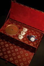 Load image into Gallery viewer, Tongxinshe Teahouse | Mid-Autumn Limited &quot;May We Live Long&quot; Tea Set Gift Box: When Song Ci Meets Indigo Dyeing and Blue-and-White Porcelain
