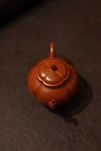 Load image into Gallery viewer, Tongxinshe Teahouse Launches Limited Edition Zisha Teapot: A Masterpiece of Craftsmanship and Poetry
