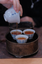 Load image into Gallery viewer, Treasured at Tongxinshe Teahouse: A Brew of 1998 Jiuqu Rou Gui Rock Tea
